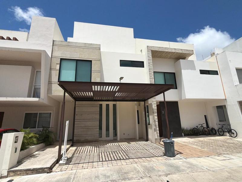 CASA EN UBICACIÓN CONVENIENTE EN PORTO NOVO VALLE COMPLETAMENTE EQUIPADA